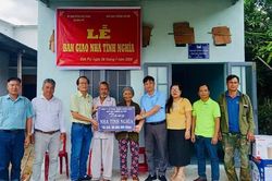 Bàn giao 2 căn nhà tình nghĩa cho hộ có hoàn cảnh khó khăn ở xã Đak Pơ