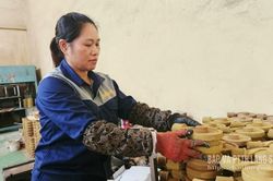 Nữ công nhân tận tụy