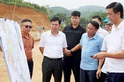 Phó Chủ tịch UBND tỉnh Phan Trung Bá kiểm tra tình hình triển khai các cụm công nghiệp phía Nam tỉnh