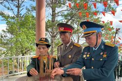 Sắc đỏ rực rỡ của những cựu chiến binh vùng ven