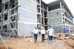 Tập trung tối đa nhân lực đẩy nhanh tiến độ thi công các Dự án Trường Phổ thông nội trú liên cấp