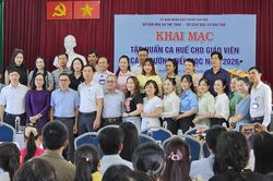 Tập huấn kỹ năng biểu diễn Ca Huế cho giáo viên tiểu học