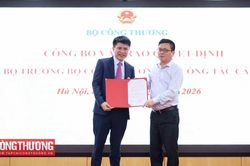 Bộ C&ocirc;ng Thương tổ chức trao quyết định bổ nhiệm Ph&oacute; Cục trưởng Cục C&ocirc;ng nghiệp