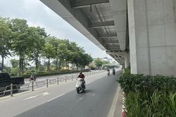 H&agrave; Nội: C&ugrave;ng phương &aacute;n ph&acirc;n l&agrave;n, v&igrave; sao hiệu quả tr&ecirc;n 2 tuyến đường kh&aacute;c nhau?