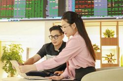 Thị trường chứng khoán nửa cuối năm: Phân hóa để tìm động lực tăng trưởng
