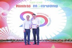 Nhà báo Nguyễn Tường Quân nhận Kỷ niệm chương của Hội Nhà báo Việt Nam