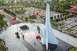 Đoàn công tác Tổng Cục Chính trị dâng hương tri ân các Anh hùng liệt sĩ tại An Giang