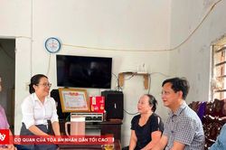 Trao Bằng 'Tổ quốc ghi công' cho thân nhân các gia đình liệt sĩ