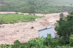 Mưa lũ làm sập nhà dân tại Lai Châu