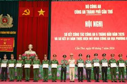 Kiến tạo m&ocirc;i trường an ninh, an to&agrave;n phục vụ ph&aacute;t triển kinh tế - x&atilde; hội