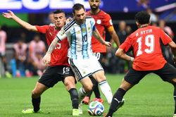 Argentina ngược dòng ngoạn mục vào tứ kết World Cup 2026