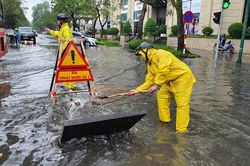 Hà Nội đề ra phương án ứng phó 141 điểm ngập do mưa cực đoan