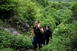 Trekking xuyên rừng Hương Tích