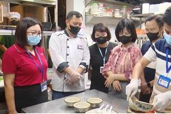 H&agrave; Nội th&aacute;o gỡ điểm nghẽn về an to&agrave;n thực phẩm thức ăn đường phố