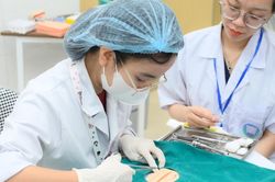 Bộ Gi&aacute;o dục v&agrave; Đ&agrave;o tạo c&ocirc;ng bố điểm s&agrave;n nh&oacute;m ng&agrave;nh sức khỏe năm 2026