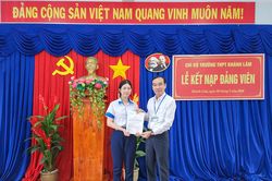 Kết nạp 11 đảng vi&ecirc;n mới l&agrave; học sinh ti&ecirc;u biểu