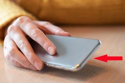 Người thông minh luôn úp điện thoại xuống bàn khi không sử dụng: Tại sao?