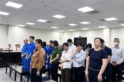 X&eacute;t xử nh&oacute;m cựu c&aacute;n bộ Sở Y tế H&agrave; Nội 'chạy' giấy ph&eacute;p cho 686 ph&ograve;ng kh&aacute;m, hiệu thuốc