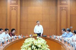 X&acirc;y dựng thị trường lao động hiện đại, lấy nguồn nh&acirc;n lực chất lượng cao l&agrave;m động lực ph&aacute;t triển
