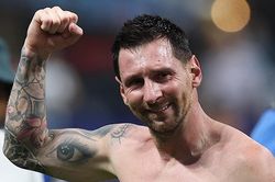 Messi vượt Maradona, chạm kỷ lục 60 năm ở World Cup