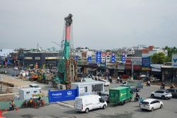 Tấp nập thi công ga ngầm đầu tiên của metro Bến Thành - Tham Lương