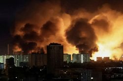 Ukraine dồn dập đánh 'hạm đội bóng tối' Nga, thủ đô Kiev hứng đòn trả đũa