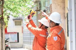 Người dân sốc nặng vì tiền điện tăng dựng đứng: Có bất thường?