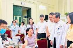 Tr&ecirc;n 7.000 người d&acirc;n phường Kim Li&ecirc;n được kh&aacute;m sức khỏe miễn ph&iacute;