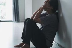 Khi nhan sắc không còn: Vợ bị chồng ruồng bỏ đúng lúc cần chỗ dựa nhất