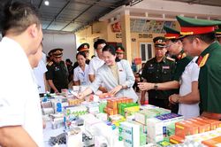 Khai mạc chương trình khám bệnh, cấp thuốc miễn phí cho nhân dân khu vực biên giới Việt Nam - Lào