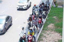 Miền Trung bước vào đợt nắng nóng dài ngày, miền Bắc cục bộ có mưa to
