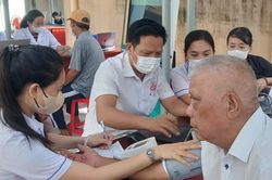 Ra quân khám sức khỏe miễn phí cho người dân ở Khánh Hòa