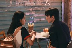 Nam nữ chính 'Chó Hoang Và Xương' đi nhặt phế liệu cũng hóa lãng mạn không ngờ