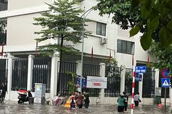 Phố Quang Trung vẫn ngập nặng sau trận mưa lớn