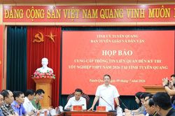 Bộ GD-ĐT chưa chốt đề nghị của Tuyên Quang cho thi lại môn Toán