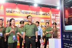 Thượng tướng Phạm Thế T&ugrave;ng: 'Mỗi gia đ&igrave;nh l&agrave; một nền tảng của thế trận l&ograve;ng d&acirc;n'