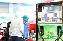 Giá xăng E10 giảm về 20.000 đồng một lít