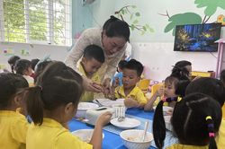 TPHCM th&iacute; điểm m&ocirc; h&igrave;nh 'Tick xanh tr&aacute;ch nhiệm' tại trường học