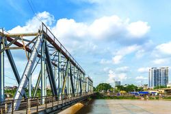 Cạn chén với sông Thương