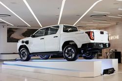 Lý do chưa thể sớm có Toyota Hilux PHEV