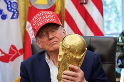 Lãnh đạo NATO đồng loạt né nhắc World Cup trước mặt ông Trump