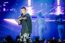 Justin Bieber g&oacute;p mặt trong show giữa giờ chung kết World Cup 2026