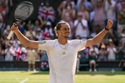 Alexander Zverev lần đầu vào bán kết Wimbledon
