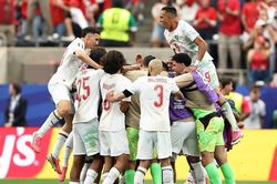 Thơ World Cup: Chủ nhà tan mộng