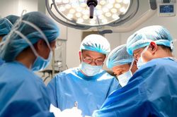 Bệnh viện HN Việt Đức cơ sở Ninh B&igrave;nh thực hiện ca phẫu thuật cấp cứu đầu ti&ecirc;n