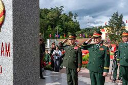 Đại tướng Phan Văn Giang dự c&aacute;c hoạt động Giao lưu quốc ph&ograve;ng bi&ecirc;n giới tại L&agrave;o