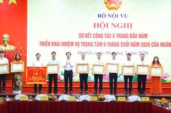 Th&aacute;o gỡ kh&oacute; khăn trong vận h&agrave;nh ch&iacute;nh quyền địa phương 2 cấp, đẩy mạnh ph&acirc;n cấp, ph&acirc;n quyền