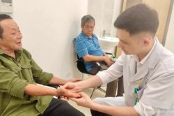 Bệnh viện Hữu nghị Việt Đức cơ sở Ninh B&igrave;nh khởi đầu h&agrave;nh tr&igrave;nh mới bằng hoạt động tri &acirc;n người c&oacute; c&ocirc;ng