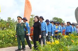 Phó Chủ tịch Quốc hội Nguyễn Thị Hồng dự lễ truy điệu, an táng hài cốt liệt sĩ quân tình nguyện và chuyên gia Việt Nam