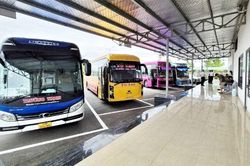 Gi&aacute; nhi&ecirc;n liệu giảm, nhiều doanh nghiệp vận tải h&agrave;nh kh&aacute;ch ở Nghệ An vẫn chưa điều chỉnh gi&aacute; cước